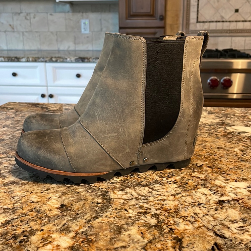 Sorel wedge boot, size 8.5, great condition